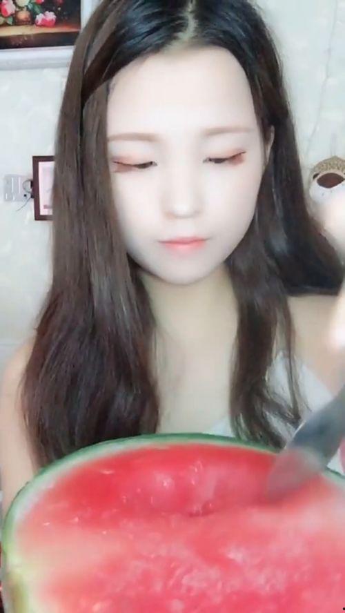 泰国吃瓜小姐姐,揭秘泰国网红美食背后的故事